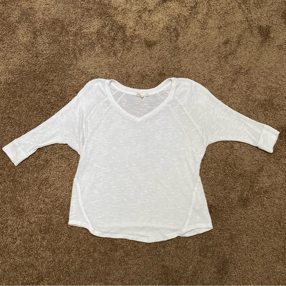 Mudd Size S White V-Neck Top - Picture 1 of 6